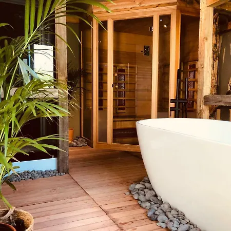 펜션 Wieler Wellness Huuske With Private Sauna Spaubeek